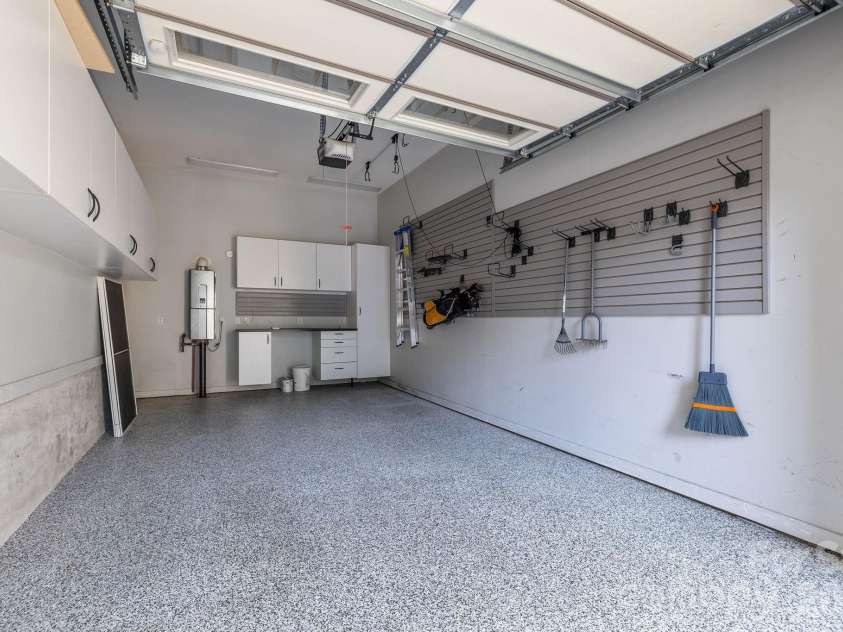 2060 Euclid Avenue, Charlotte, NC 28203.  MLS# CAR4364352, YatesRealty ID 25907. Side Load Garage