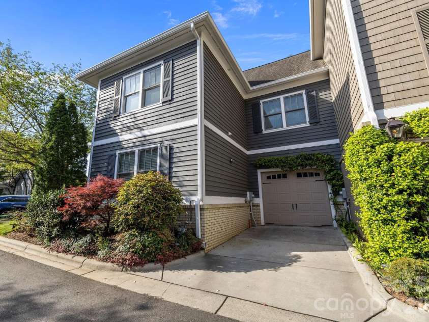 2060 Euclid Avenue, Charlotte, NC 28203.  MLS# CAR4364352, YatesRealty ID 25907. Side Load Garage