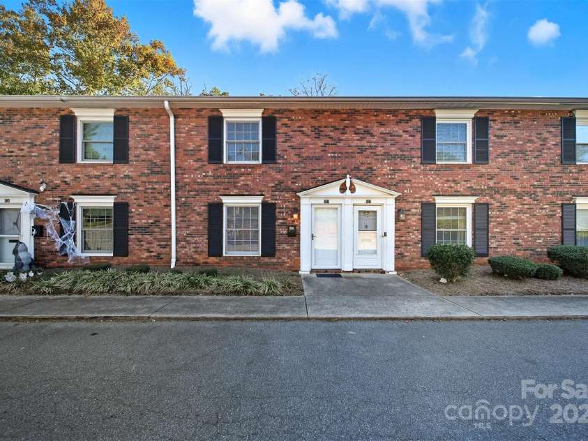 824 6th Street, Hickory, NC 28601.  MLS# CAR4313631, YatesRealty ID 25907. 