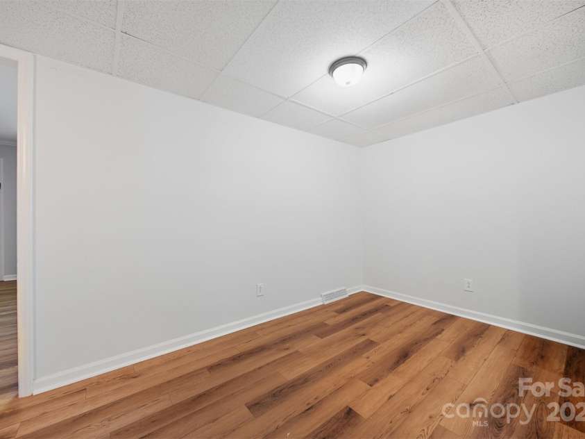 824 6th Street, Hickory, NC 28601.  MLS# CAR4313631, YatesRealty ID 25907. 