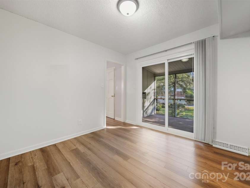 824 6th Street, Hickory, NC 28601.  MLS# CAR4313631, YatesRealty ID 25907. 