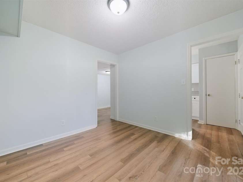 824 6th Street, Hickory, NC 28601.  MLS# CAR4313631, YatesRealty ID 25907. 