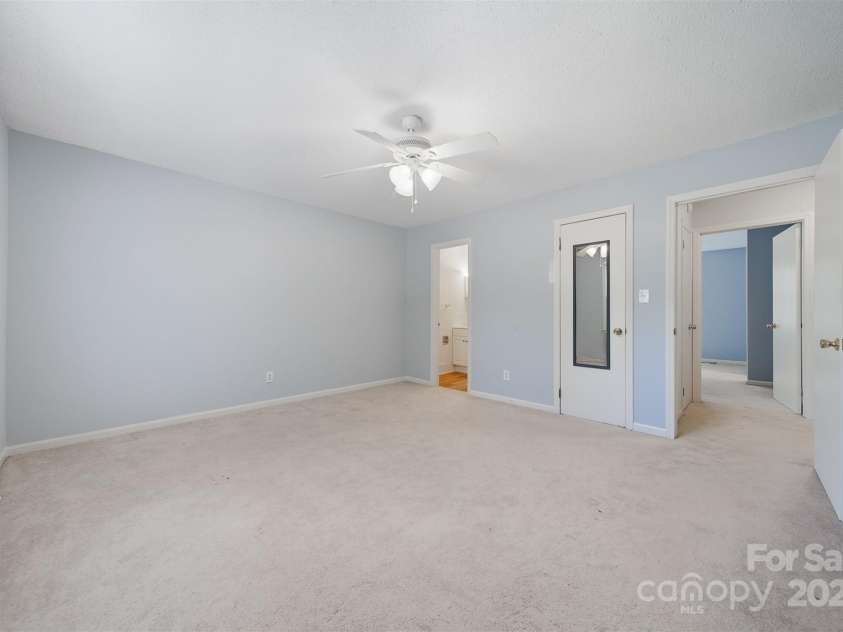 824 6th Street, Hickory, NC 28601.  MLS# CAR4313631, YatesRealty ID 25907. 