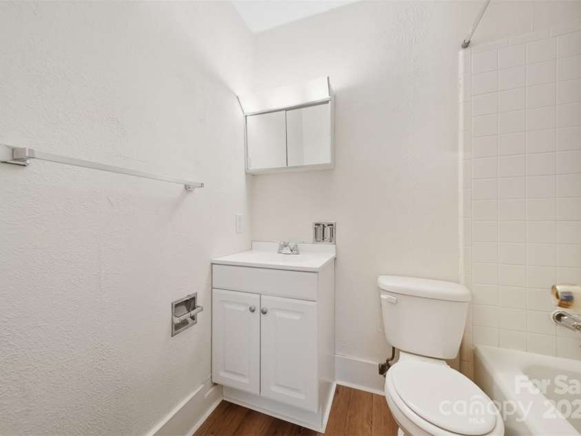 824 6th Street, Hickory, NC 28601.  MLS# CAR4313631, YatesRealty ID 25907. 