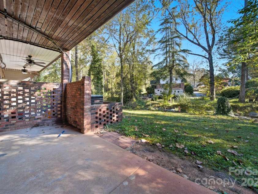 824 6th Street, Hickory, NC 28601.  MLS# CAR4313631, YatesRealty ID 25907. 