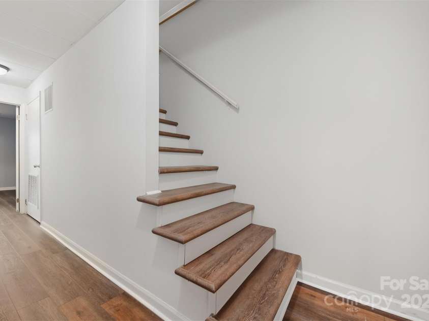 824 6th Street, Hickory, NC 28601.  MLS# CAR4313631, YatesRealty ID 25907. Stairs to basement with room for everyone!