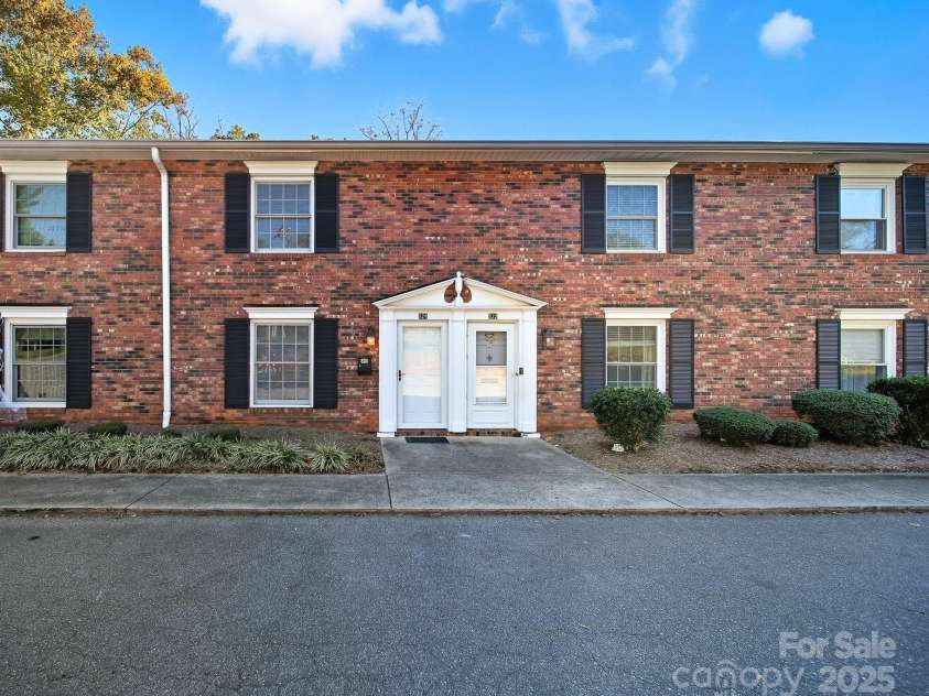 824 6th Street, Hickory, NC 28601.  MLS# CAR4326428, YatesRealty ID 25907. 