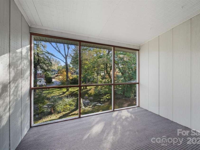 824 6th Street, Hickory, NC 28601.  MLS# CAR4326428, YatesRealty ID 25907. 