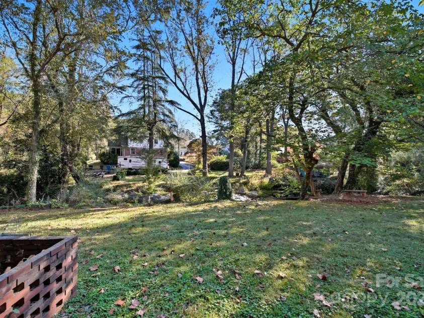 824 6th Street, Hickory, NC 28601.  MLS# CAR4326428, YatesRealty ID 25907. 