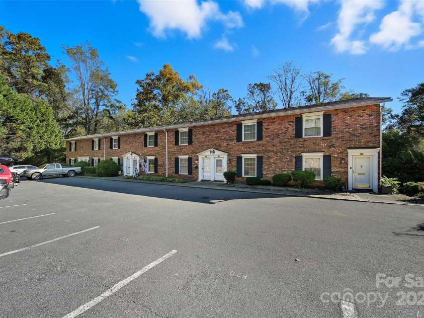 824 6th Street, Hickory, NC 28601.  MLS# CAR4326428, YatesRealty ID 25907. 