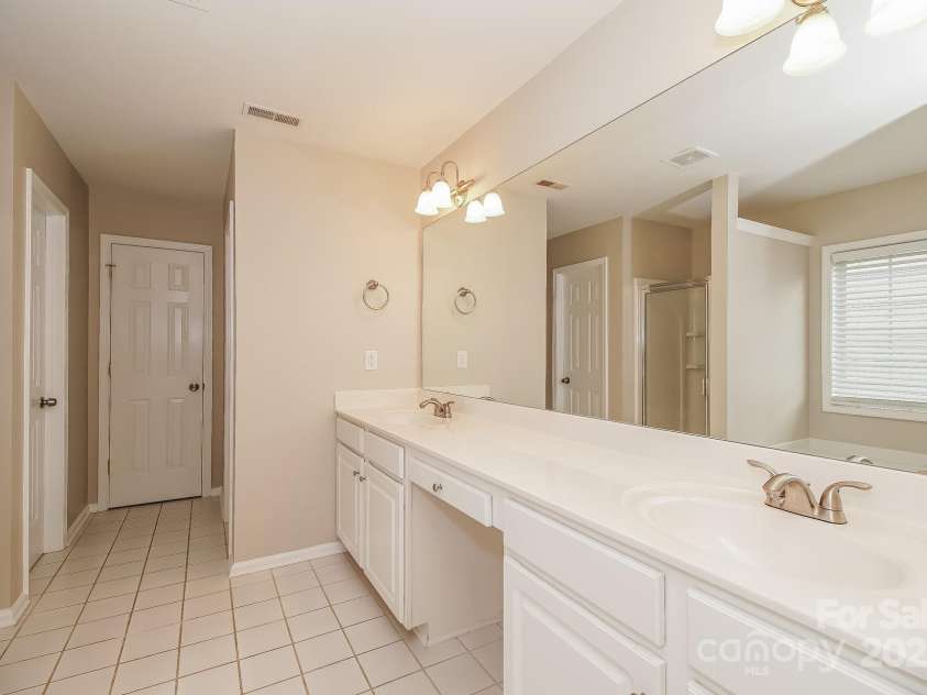 11305 Erwin Ridge Avenue, Charlotte, NC 28213.  MLS# CAR4272746, YatesRealty ID 25908. 