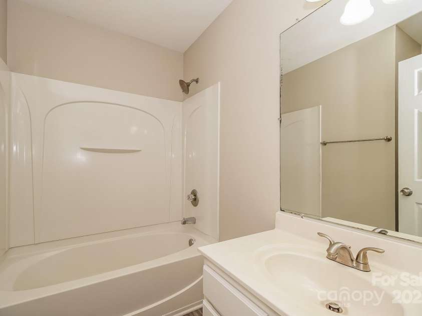 11305 Erwin Ridge Avenue, Charlotte, NC 28213.  MLS# CAR4272746, YatesRealty ID 25908. 