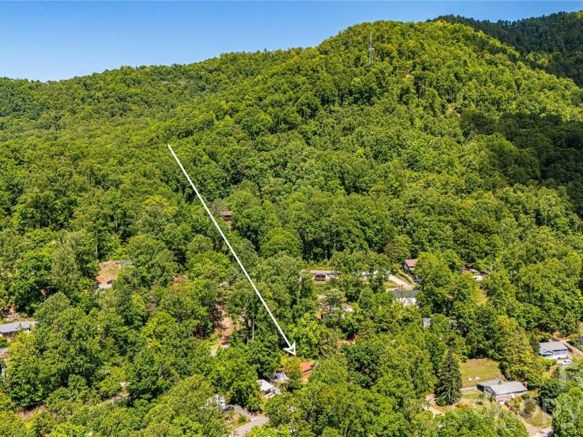 203 Kennedy Drive, Swannanoa, NC 28778.  MLS# CAR4381236, YatesRealty ID 25908. 