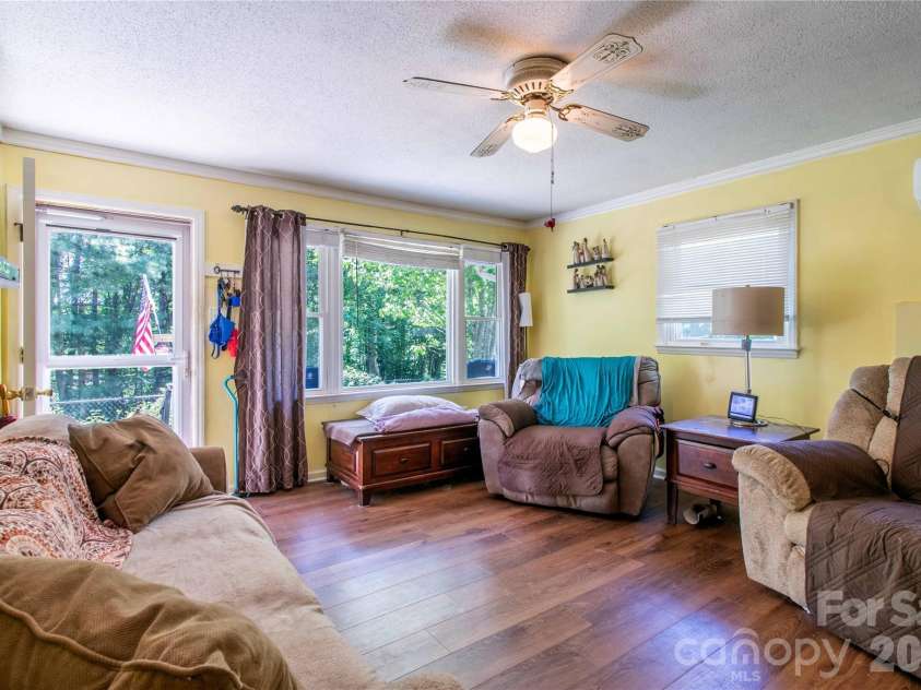 203 Kennedy Drive, Swannanoa, NC 28778.  MLS# CAR4381236, YatesRealty ID 25908. 