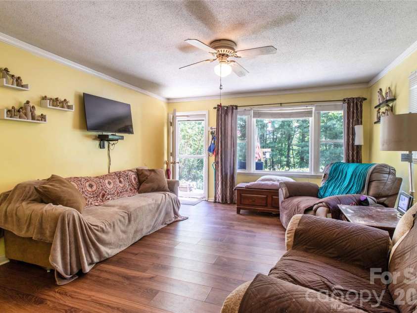 203 Kennedy Drive, Swannanoa, NC 28778.  MLS# CAR4381236, YatesRealty ID 25908. 