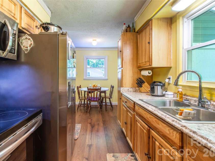 203 Kennedy Drive, Swannanoa, NC 28778.  MLS# CAR4381236, YatesRealty ID 25908. 