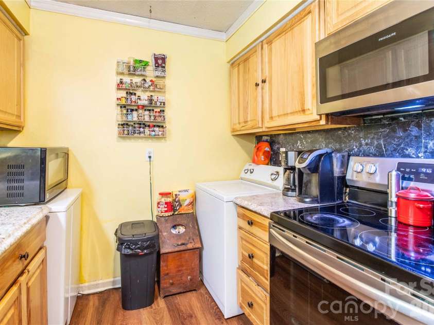 203 Kennedy Drive, Swannanoa, NC 28778.  MLS# CAR4381236, YatesRealty ID 25908. 