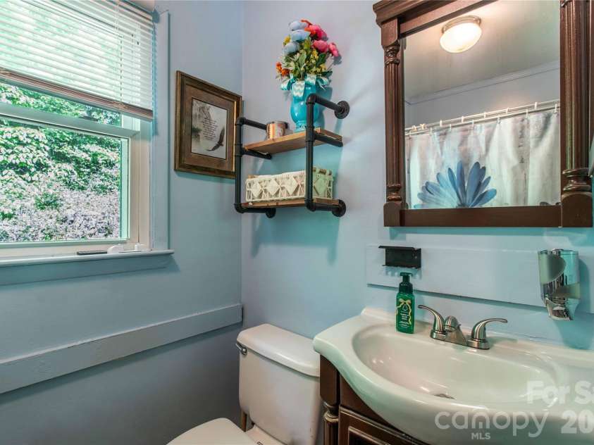 203 Kennedy Drive, Swannanoa, NC 28778.  MLS# CAR4381236, YatesRealty ID 25908. 