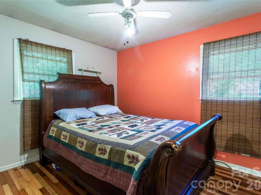 203 Kennedy Drive, Swannanoa, NC 28778.  MLS# CAR4381236, YatesRealty ID 25908. 