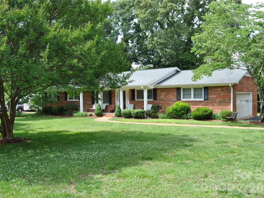 706 Hester Drive, Dallas, NC 28034.  MLS# CAR4386044, YatesRealty ID 25909. 