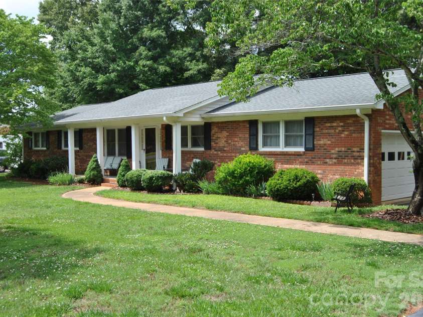 706 Hester Drive, Dallas, NC 28034.  MLS# CAR4386044, YatesRealty ID 25909. 