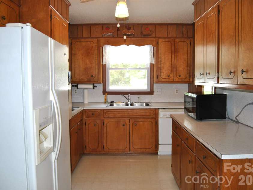 706 Hester Drive, Dallas, NC 28034.  MLS# CAR4386044, YatesRealty ID 25909. 