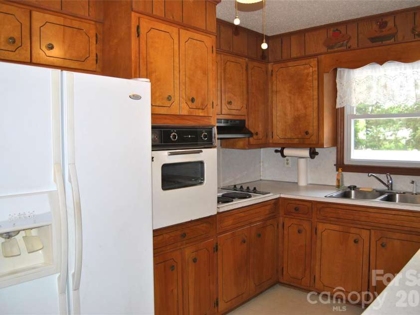 706 Hester Drive, Dallas, NC 28034.  MLS# CAR4386044, YatesRealty ID 25909. 