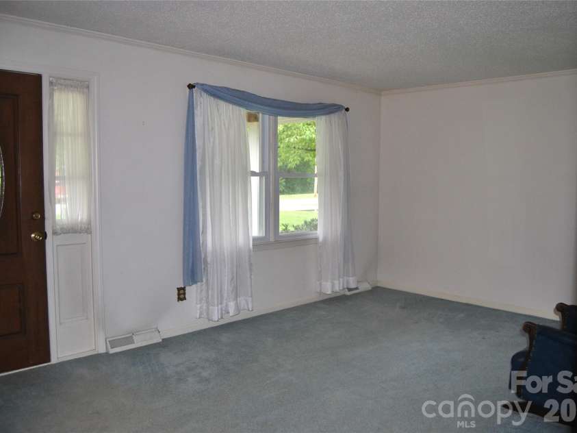 706 Hester Drive, Dallas, NC 28034.  MLS# CAR4386044, YatesRealty ID 25909. 