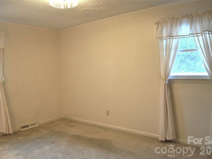 706 Hester Drive, Dallas, NC 28034.  MLS# CAR4386044, YatesRealty ID 25909. 