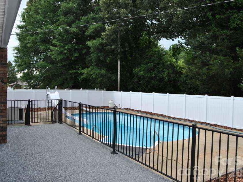 706 Hester Drive, Dallas, NC 28034.  MLS# CAR4386044, YatesRealty ID 25909. 