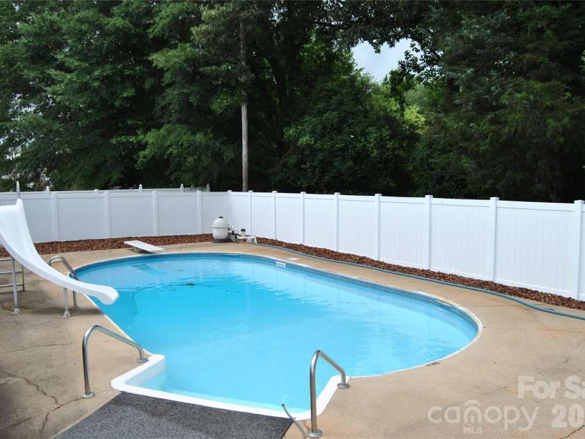 706 Hester Drive, Dallas, NC 28034.  MLS# CAR4386044, YatesRealty ID 25909. 