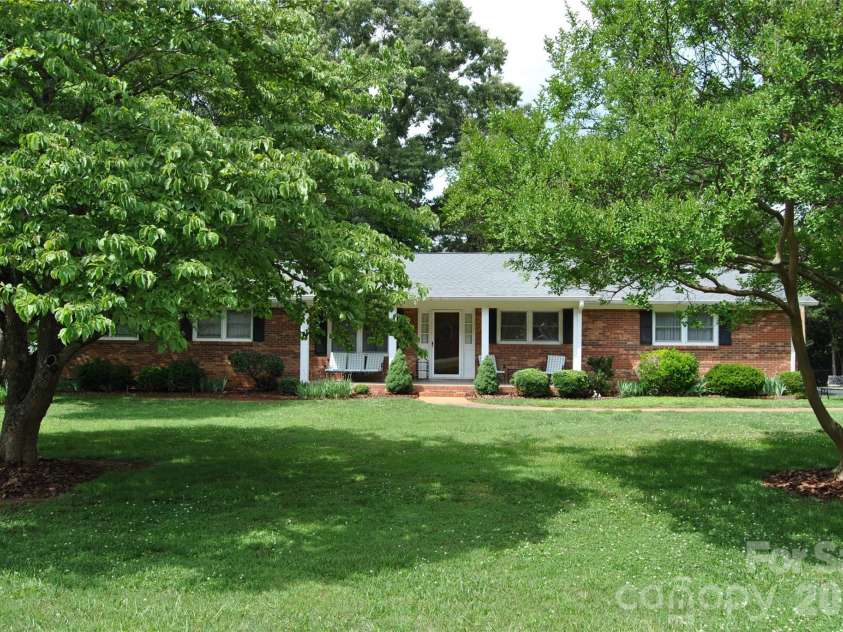 706 Hester Drive, Dallas, NC 28034.  MLS# CAR4386044, YatesRealty ID 25909. 