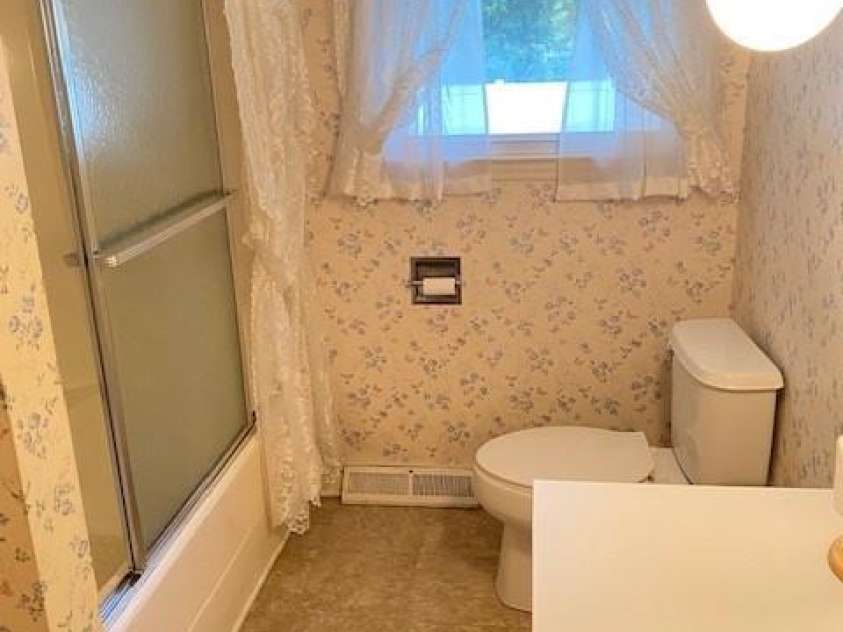 706 Hester Drive, Dallas, NC 28034.  MLS# CAR4386044, YatesRealty ID 25909. 
