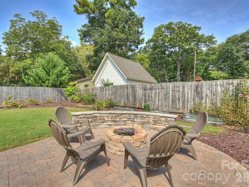 1833 Parson Street, Charlotte, NC 28205.  MLS# CAR4336730, YatesRealty ID 2591. 