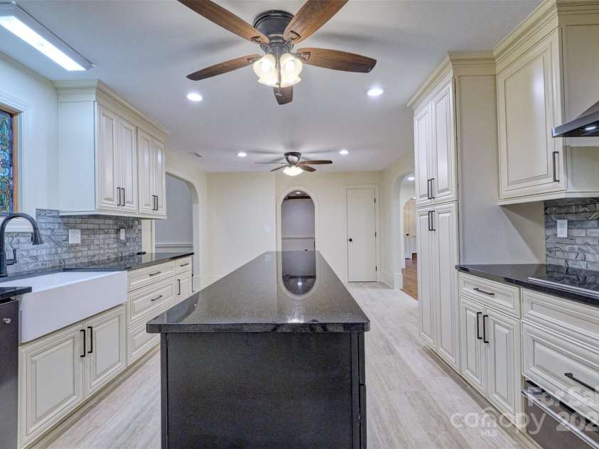 25 Fairway Ridge, Lake Wylie, SC 29710.  MLS# CAR4271554, YatesRealty ID 25910. 