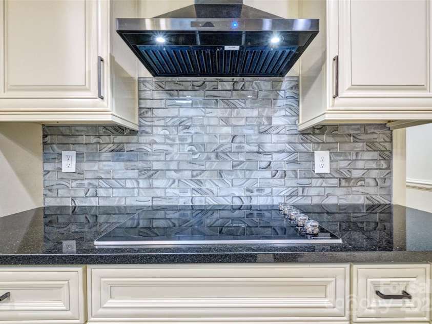 25 Fairway Ridge, Lake Wylie, SC 29710.  MLS# CAR4271554, YatesRealty ID 25910. 