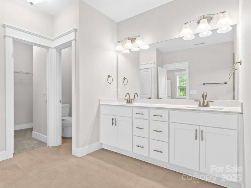 572 Sweet Birch Park Lane, Black Mountain, NC 28711.  MLS# CAR4260117, YatesRealty ID 25911. Primary bath with w/c