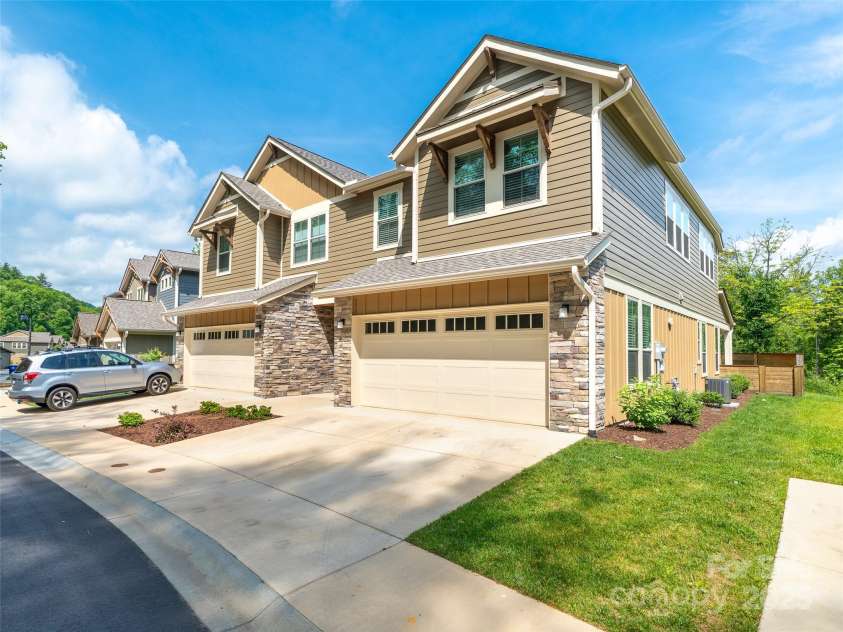 572 Sweet Birch Park Lane, Black Mountain, NC 28711.  MLS# CAR4260117, YatesRealty ID 25911. The very last unit in the community