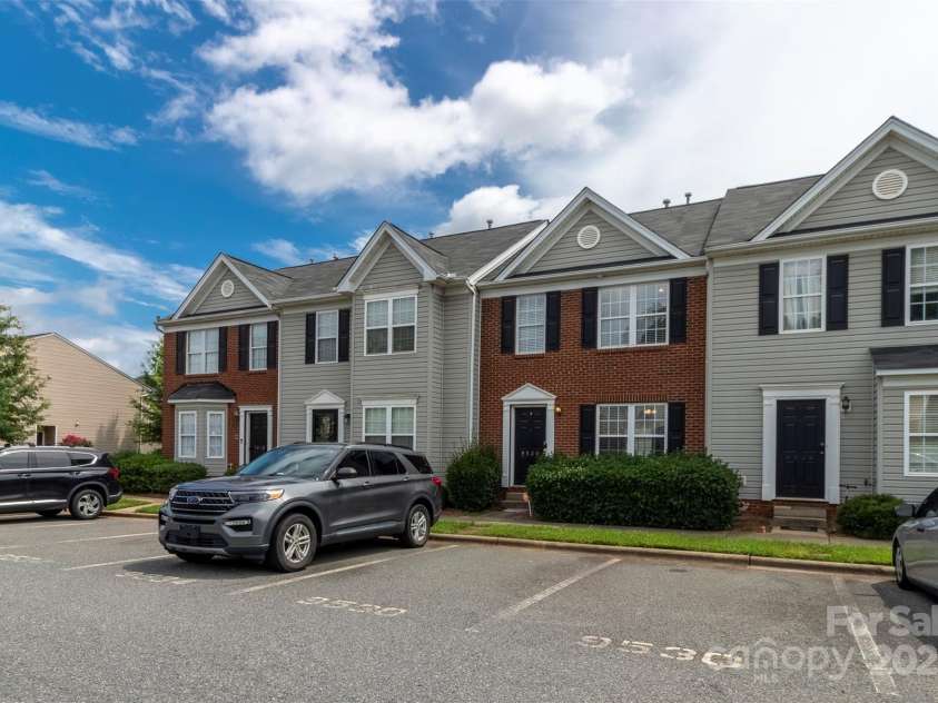 9530 Drains Bay Court, Charlotte, NC 28214.  MLS# CAR4274312, YatesRealty ID 25912. Brick front exterior