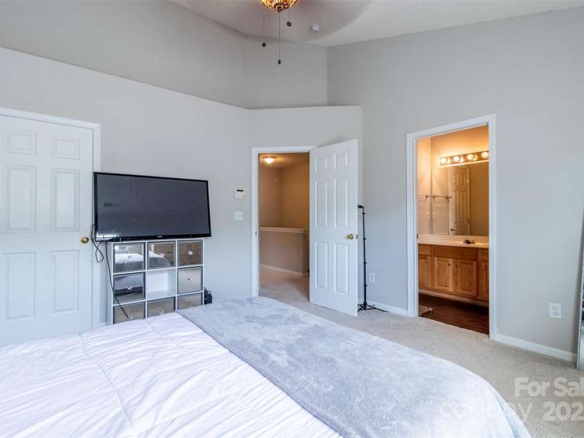 9530 Drains Bay Court, Charlotte, NC 28214.  MLS# CAR4274312, YatesRealty ID 25912. Primary bedroom alternate