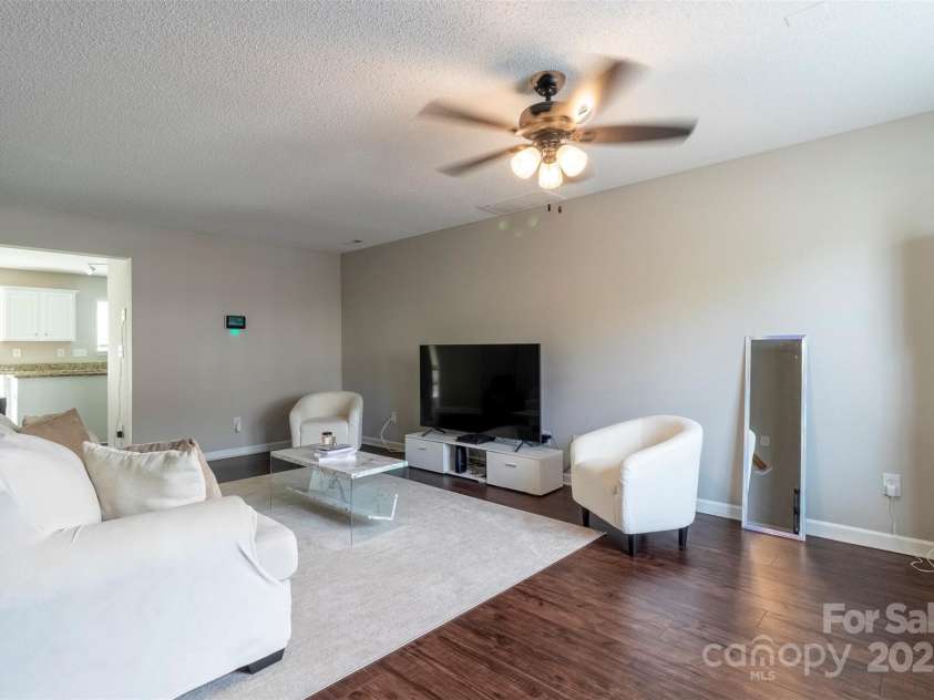 9530 Drains Bay Court, Charlotte, NC 28214.  MLS# CAR4274312, YatesRealty ID 25912. Spacious living room
