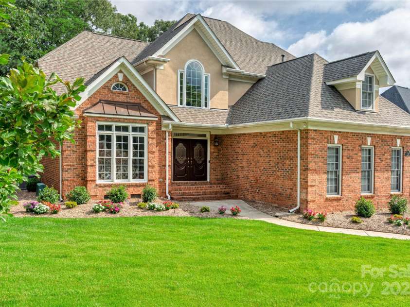 10405 Lady Grace Lane, Charlotte, NC 28270.  MLS# CAR4273475, YatesRealty ID 25913. 