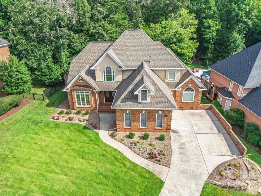 10405 Lady Grace Lane, Charlotte, NC 28270.  MLS# CAR4273475, YatesRealty ID 25913. 