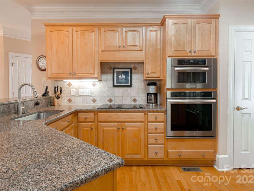 10405 Lady Grace Lane, Charlotte, NC 28270.  MLS# CAR4273475, YatesRealty ID 25913. 
