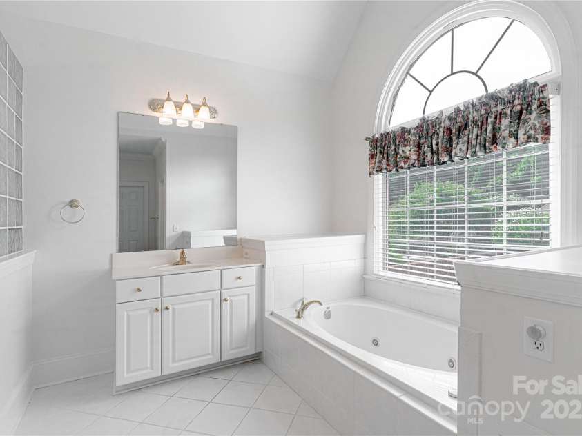 10405 Lady Grace Lane, Charlotte, NC 28270.  MLS# CAR4273475, YatesRealty ID 25913. 