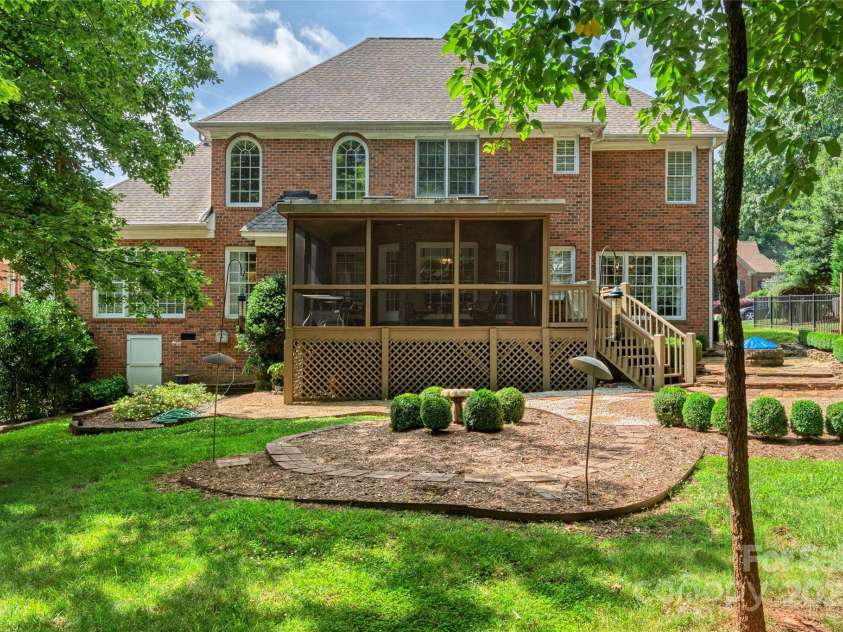 10405 Lady Grace Lane, Charlotte, NC 28270.  MLS# CAR4273475, YatesRealty ID 25913. 