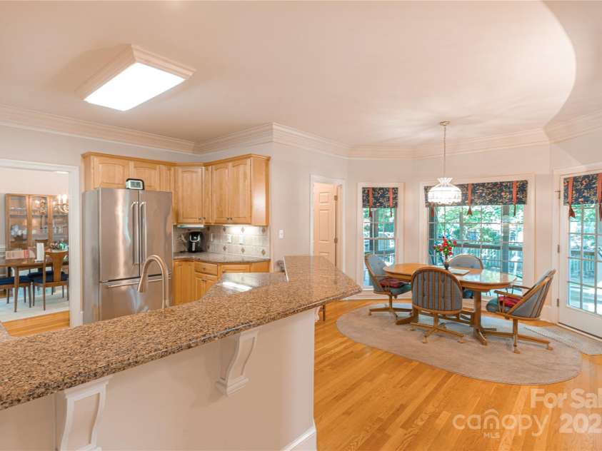10405 Lady Grace Lane, Charlotte, NC 28270.  MLS# CAR4273475, YatesRealty ID 25913. BREAKFAST AREA