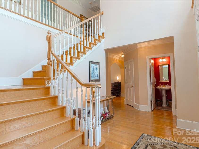 10405 Lady Grace Lane, Charlotte, NC 28270.  MLS# CAR4273475, YatesRealty ID 25913. ENTRY HALL-RIGHT