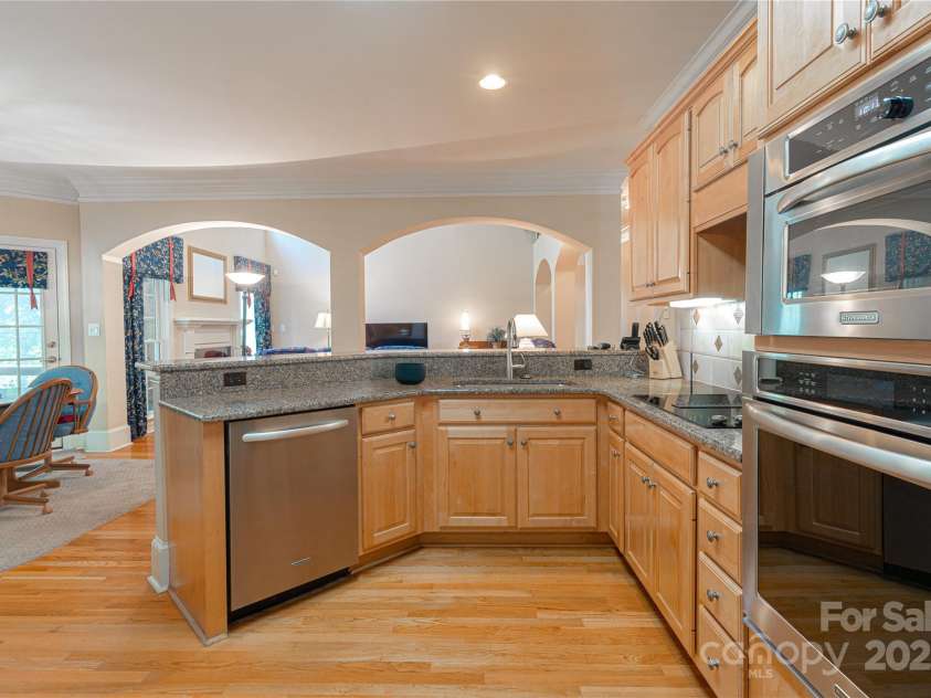 10405 Lady Grace Lane, Charlotte, NC 28270.  MLS# CAR4273475, YatesRealty ID 25913. KITCHEN