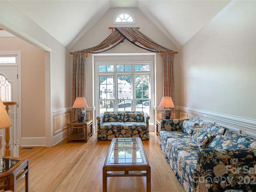 10405 Lady Grace Lane, Charlotte, NC 28270.  MLS# CAR4273475, YatesRealty ID 25913. LIVING ROOM